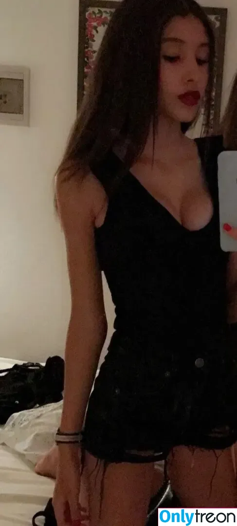 Vittoria nude photo #0211 (_viu__ / vittorialazzari)