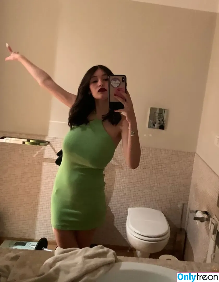 Vittoria nude photo #0213 (_viu__ / vittorialazzari)