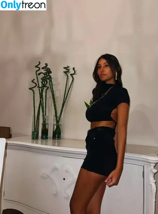 Vittoria nude photo #0218 (_viu__ / vittorialazzari)