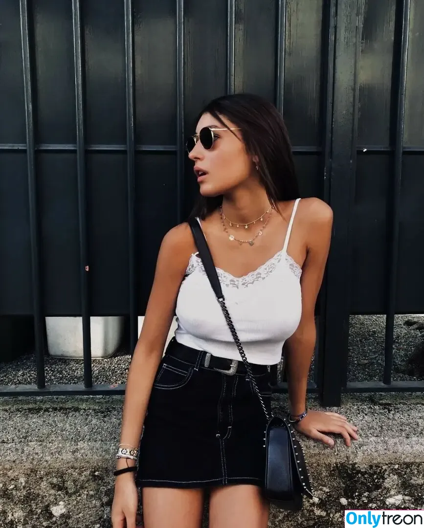 Vittoria nude photo #0228 (_viu__ / vittorialazzari)