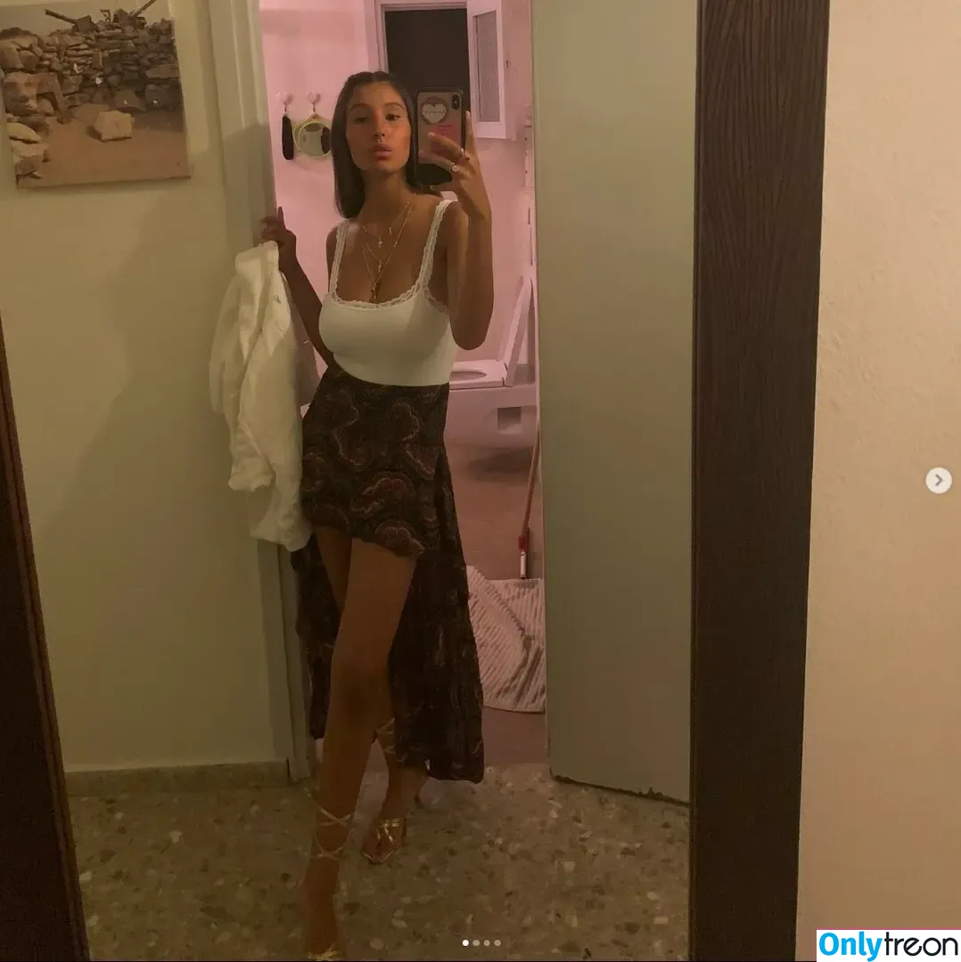 Vittoria nude photo #0270 (_viu__ / vittorialazzari)