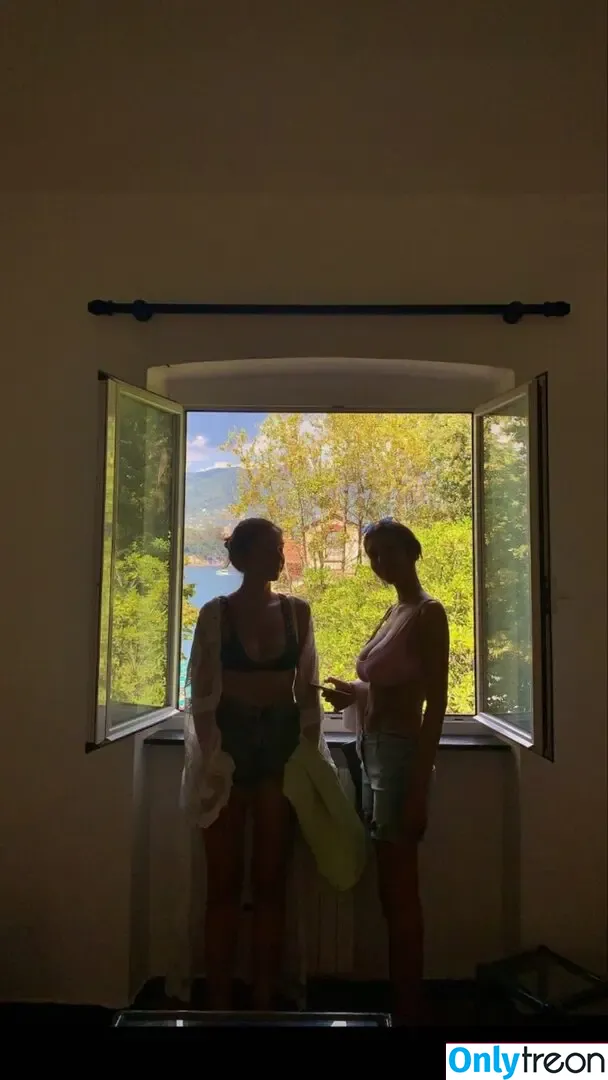 Vittoria nude photo #0274 (_viu__ / vittorialazzari)