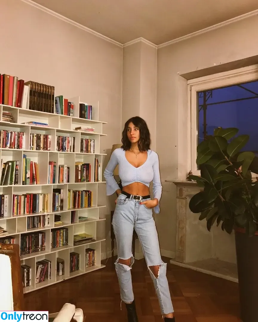 Vittoria nude photo #0287 (_viu__ / vittorialazzari)