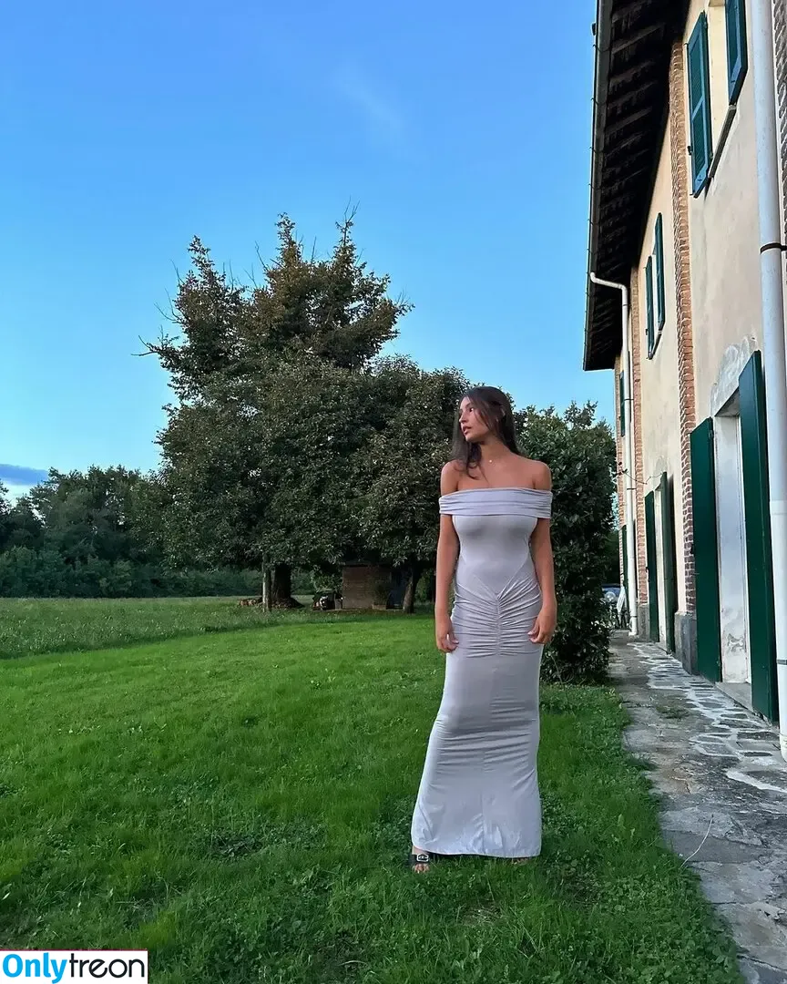 Vittoria nude photo #0295 (_viu__ / vittorialazzari)