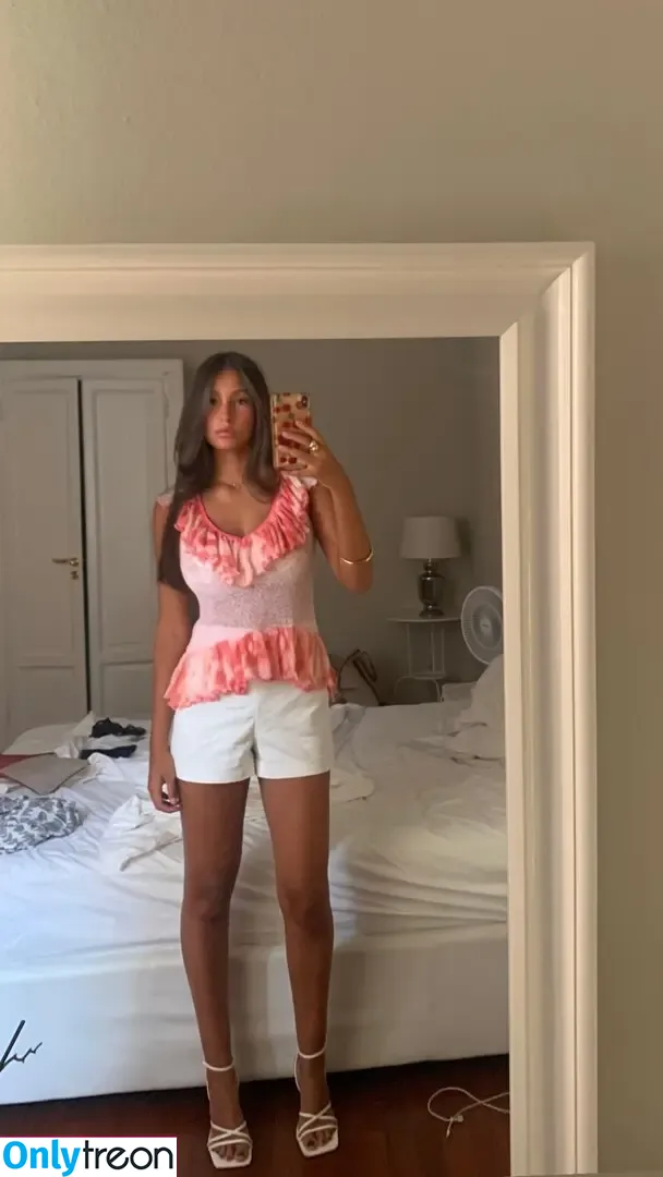Vittoria nude photo #0318 (_viu__ / vittorialazzari)