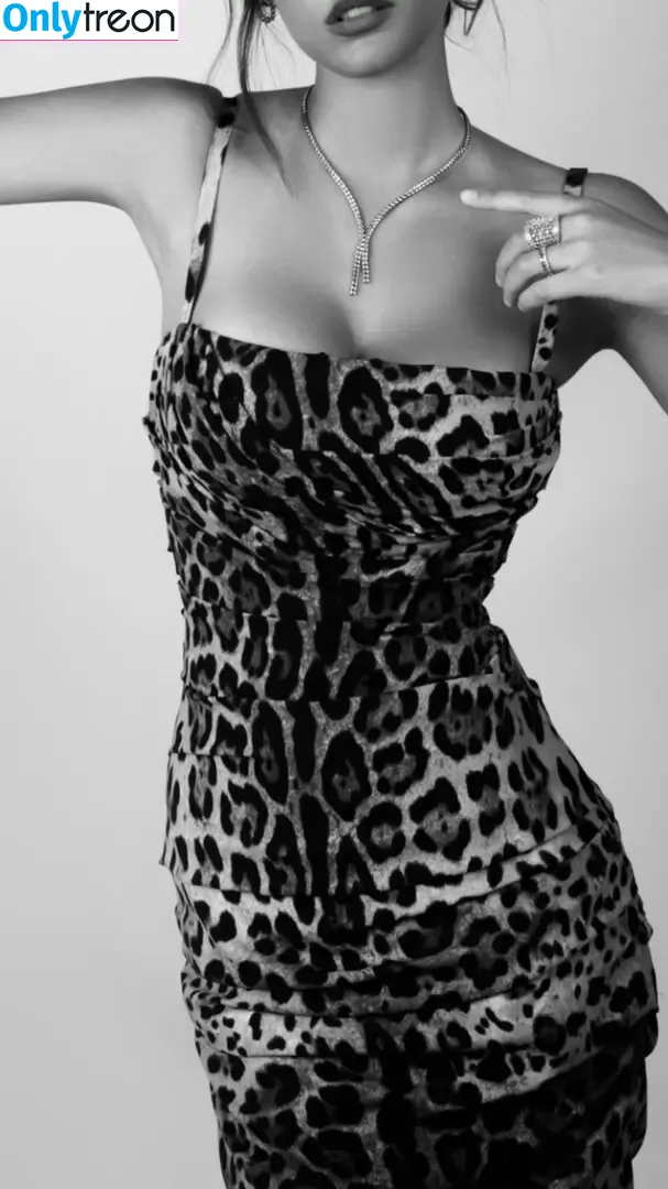 Vittoria nude photo #0368 (_viu__ / vittorialazzari)