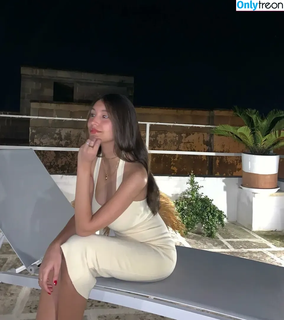 Vittoria nude photo #0373 (_viu__ / vittorialazzari)