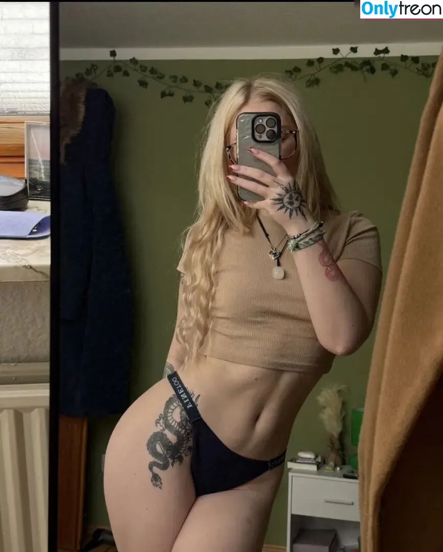 vivianwoywodt nude photo #0022 (vivian_wydt)