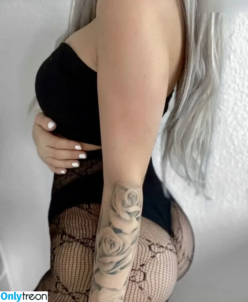 Viviczkaaa nude photo #0110 (viviczka_)