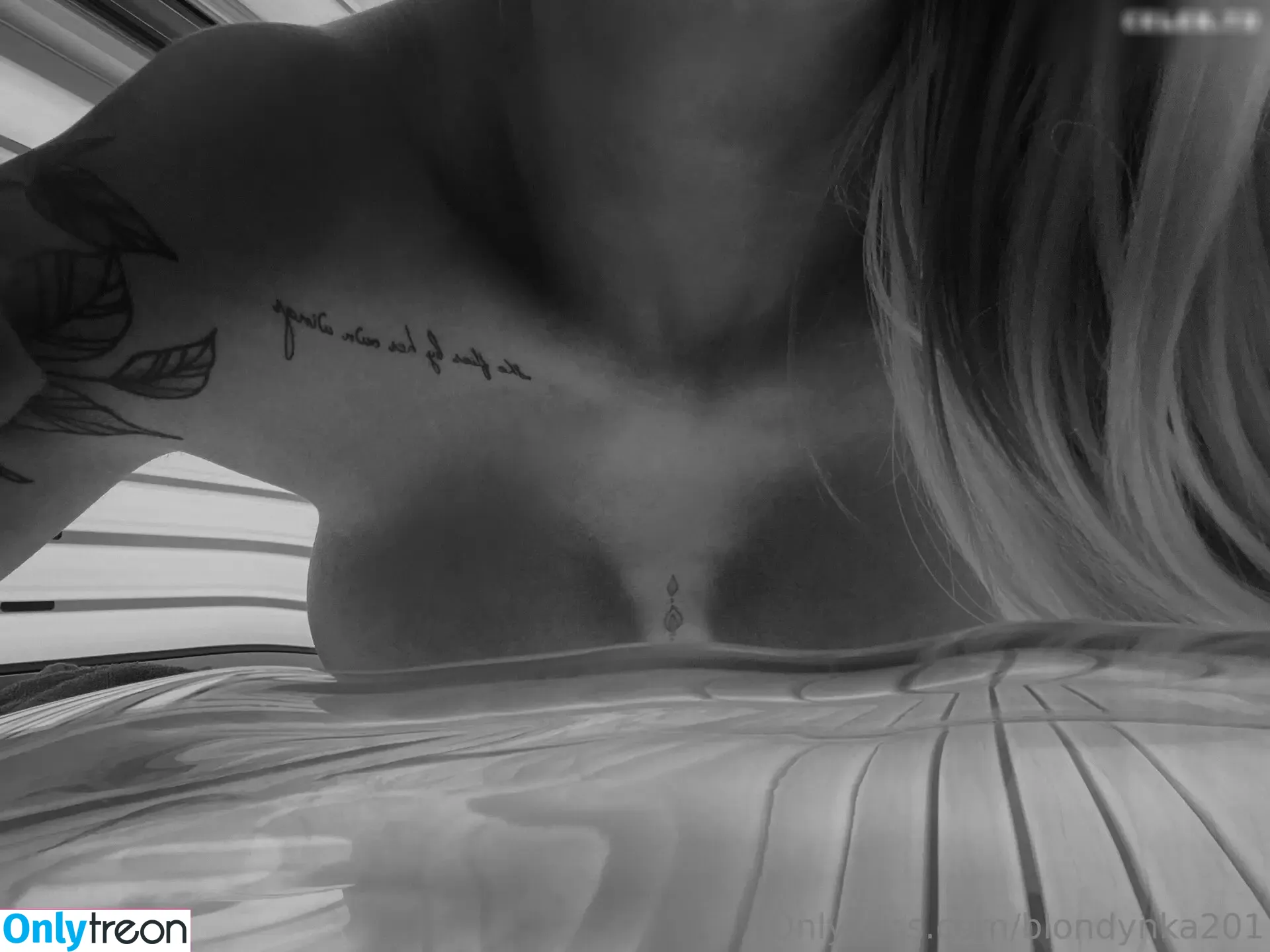 Viviczkaaa nude photo #0141 (viviczka_)