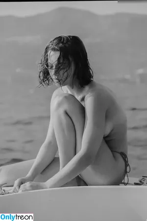 Vivien (Vivi) König / vivi_koenig nude photo #0011