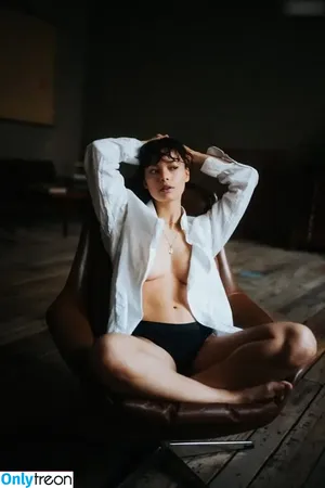 Vivien (Vivi) König / vivi_koenig nude photo #0127