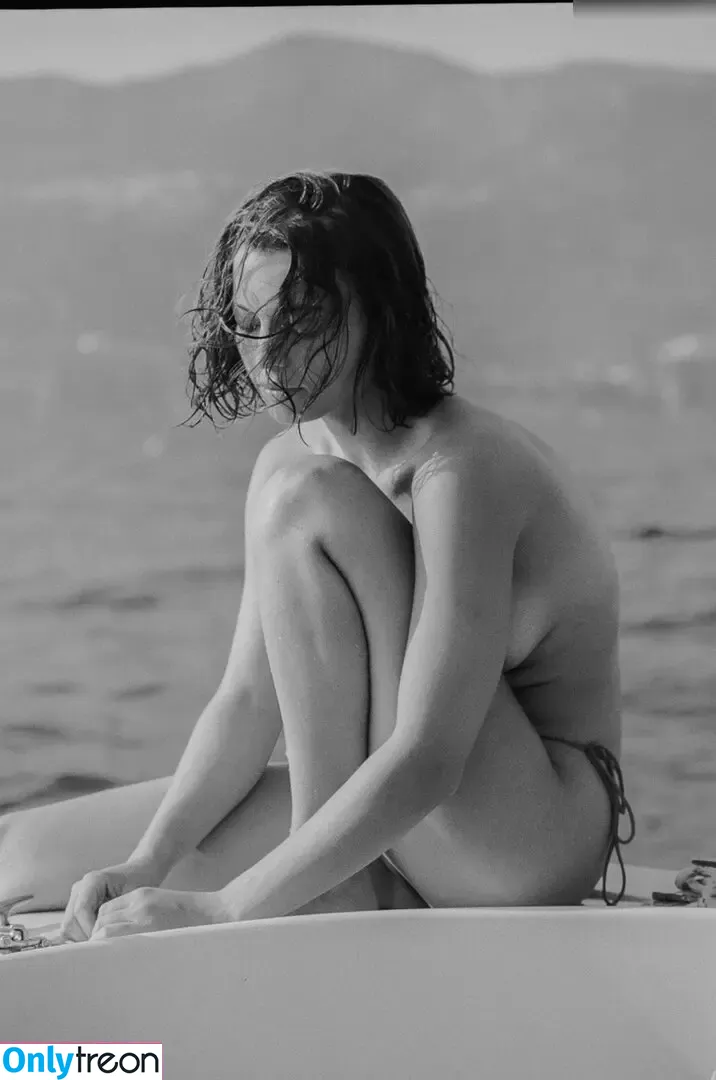 Vivien (Vivi) König nude photo #0011 (vivi_koenig)