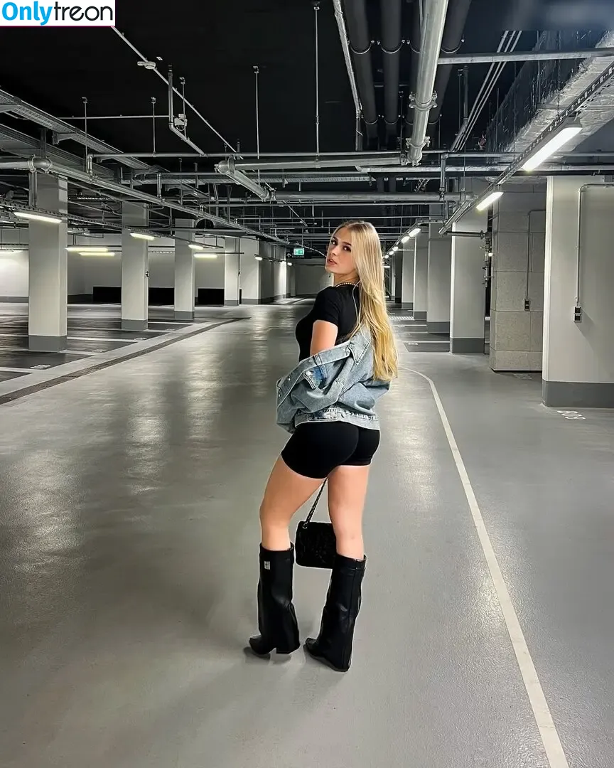 Vivienrh nude photo #0019 (Vivienrh)