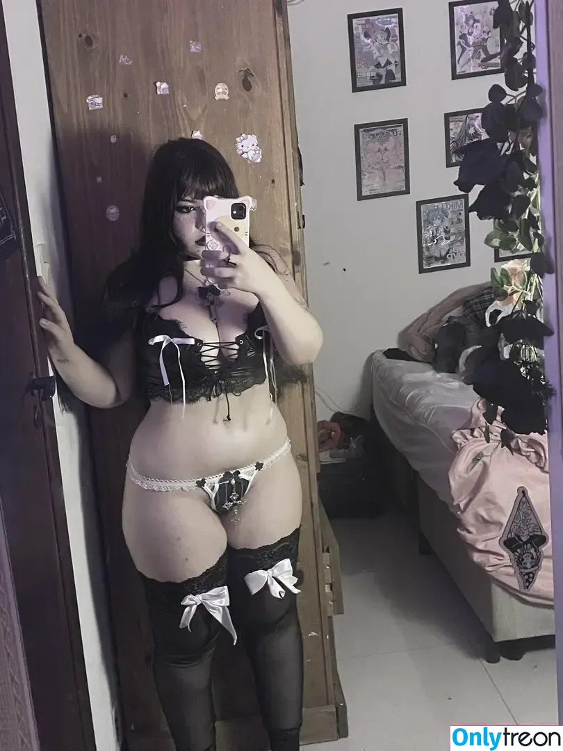 vivika nude photo #0001 (carbwlitio / fragiletodeath / fragilevivi)