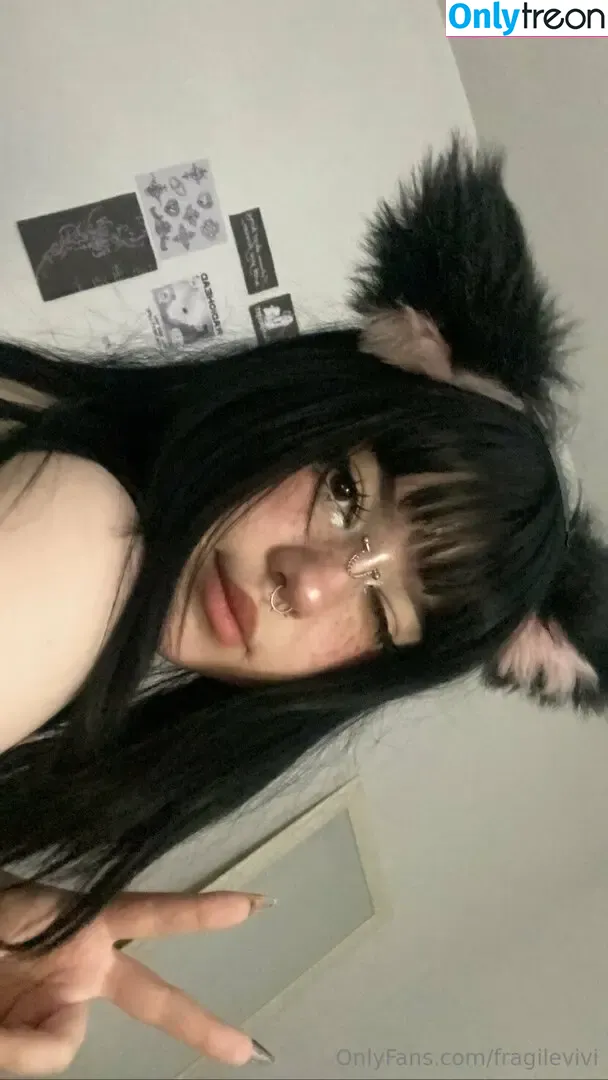 vivika nude photo #0011 (carbwlitio / fragiletodeath / fragilevivi)