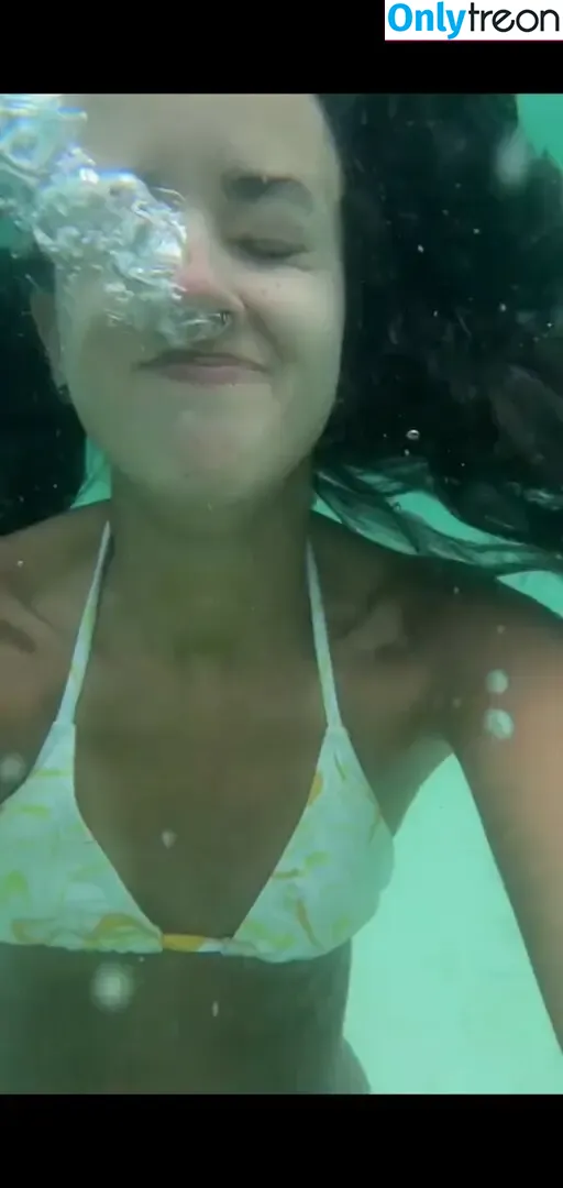 Vivreacts nude photo #0039 (vegasvittoria / viviannn_v)