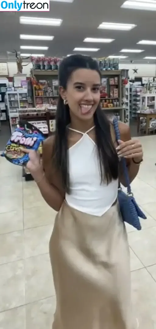 Vivreacts nude photo #0046 (vegasvittoria / viviannn_v)