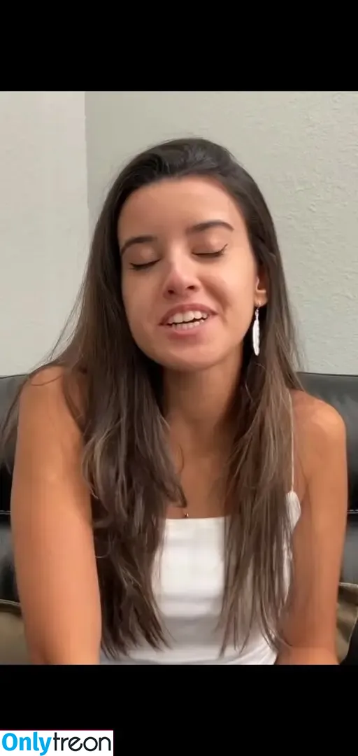 Vivreacts nude photo #0056 (vegasvittoria / viviannn_v)