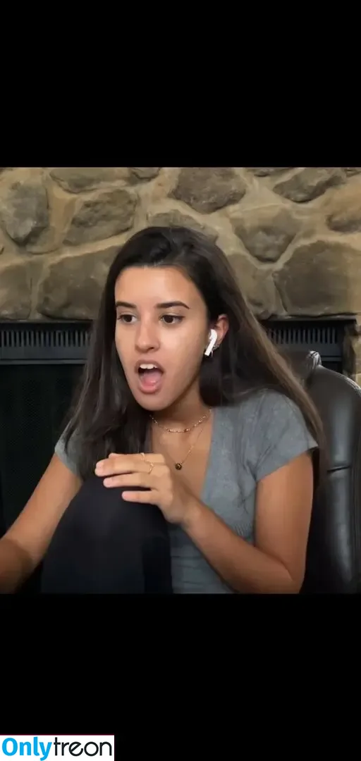 Vivreacts nude photo #0063 (vegasvittoria / viviannn_v)