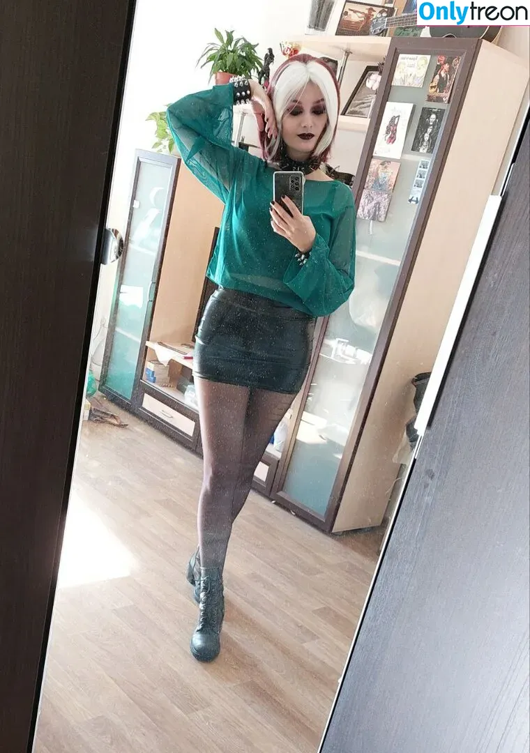 Vixena Siren nude photo #0335 (vixena_siren)