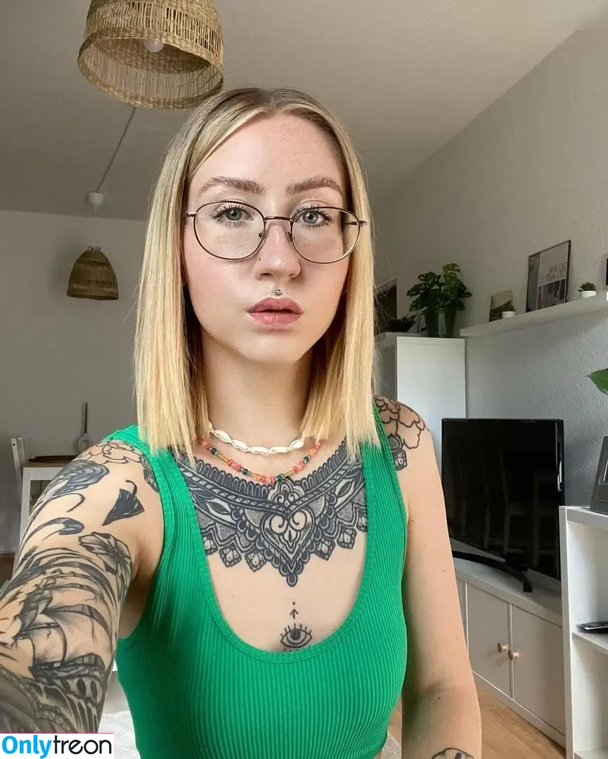 vnssa_1999 / neinwirhabenkeins3x nude photo #0002 (vnssa_1999 / neinwirhabenkeins3x)