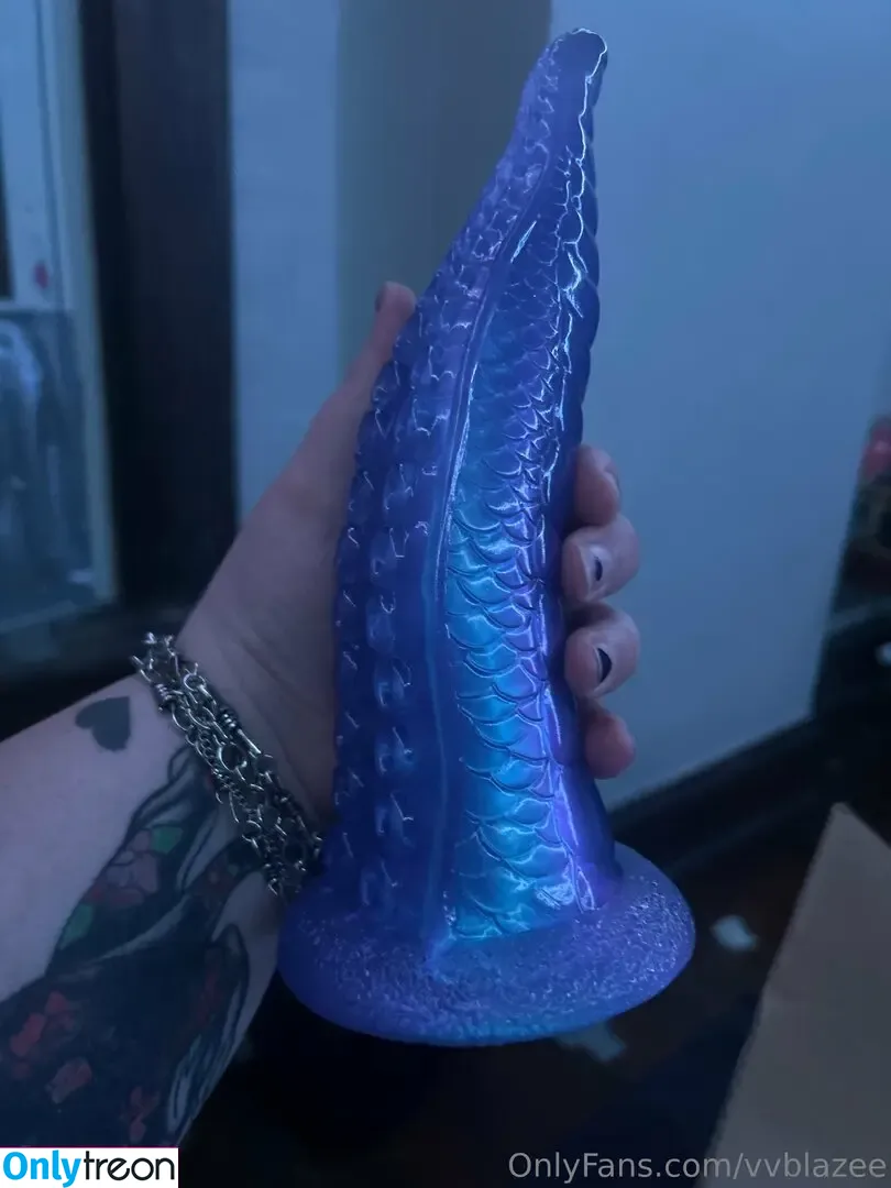 vvblazee nude photo #0020 (vvibez_)
