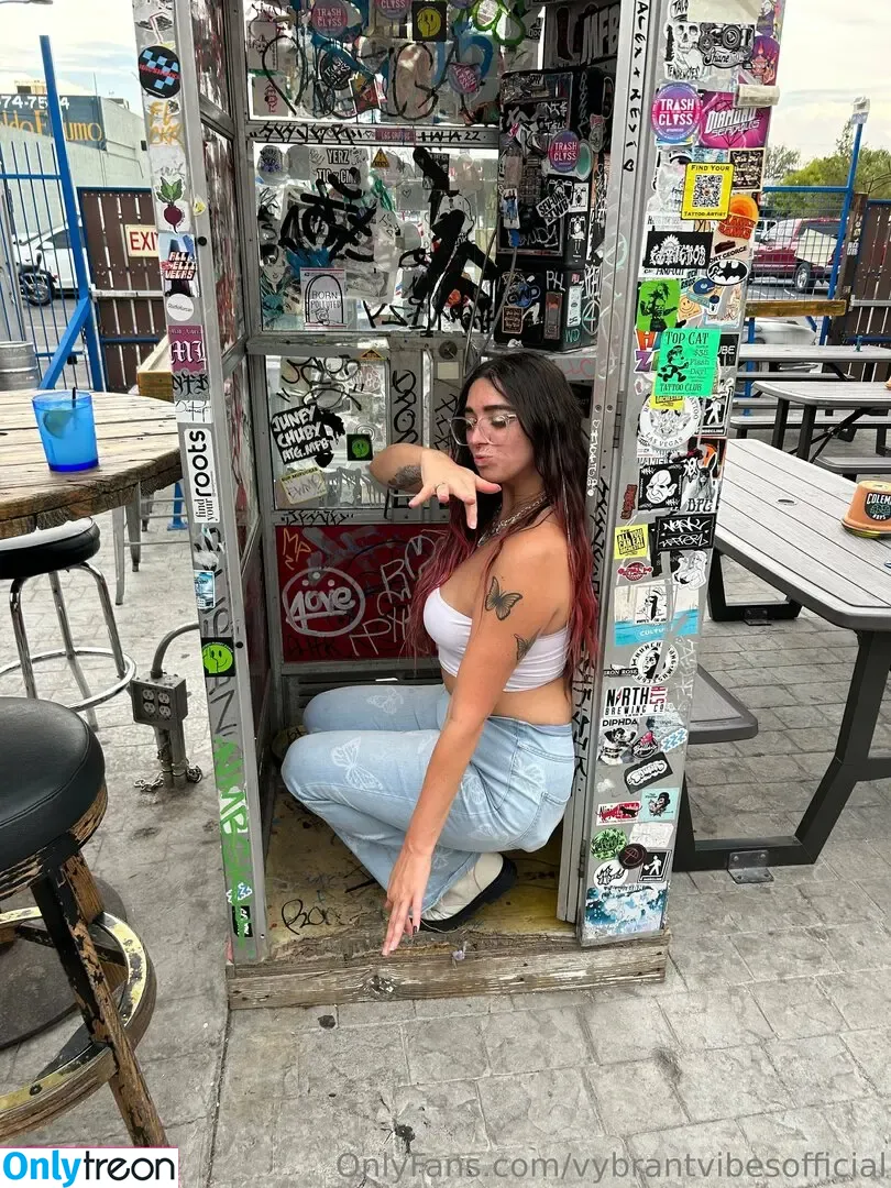 vybrantvibesofficial nude photo #0102 (vybrantvibes)