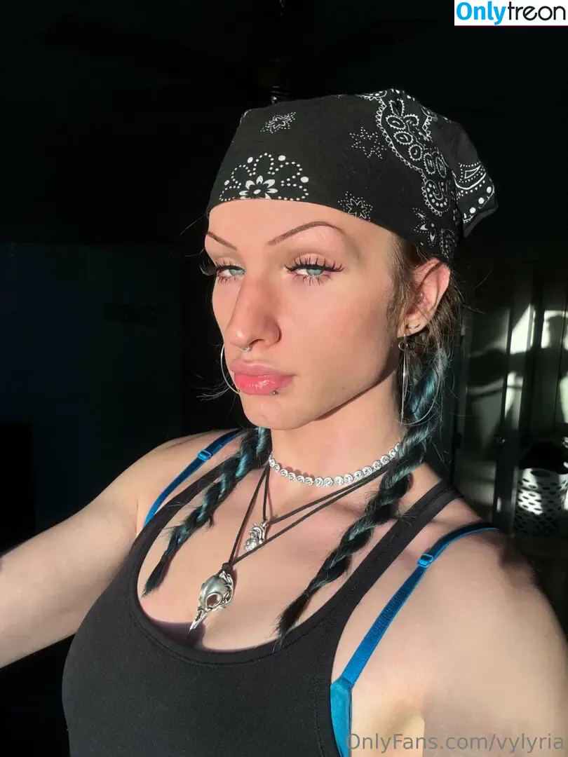 vylyria голая photo #0027 (vylyra)