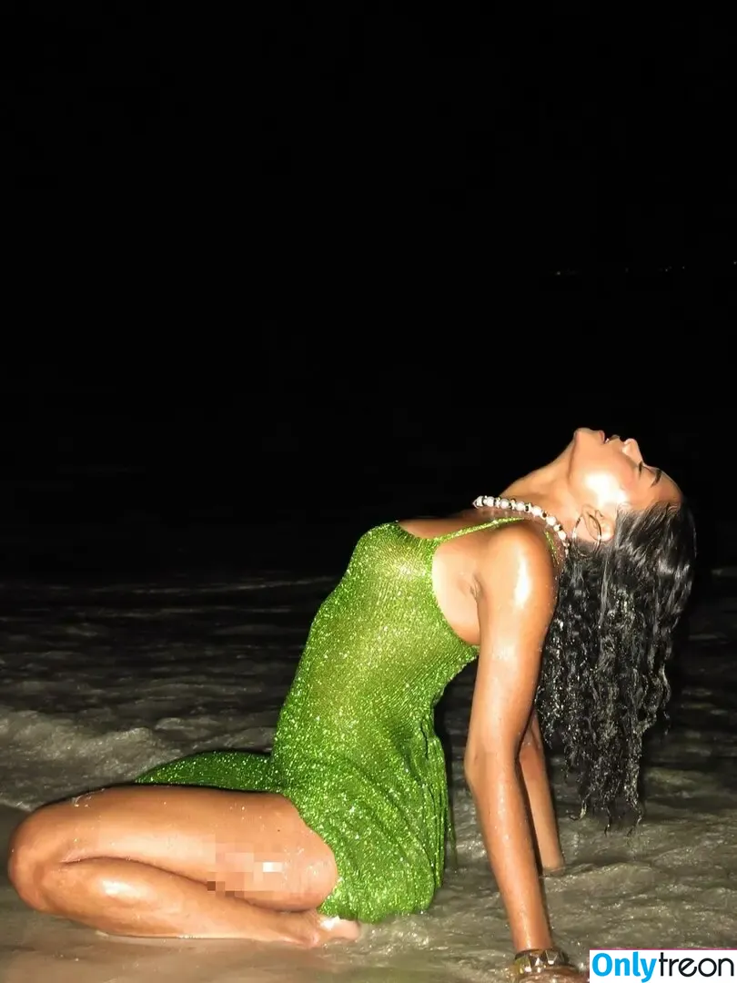 wahyne nude photo #0038 (beachhappy / wahyne_)