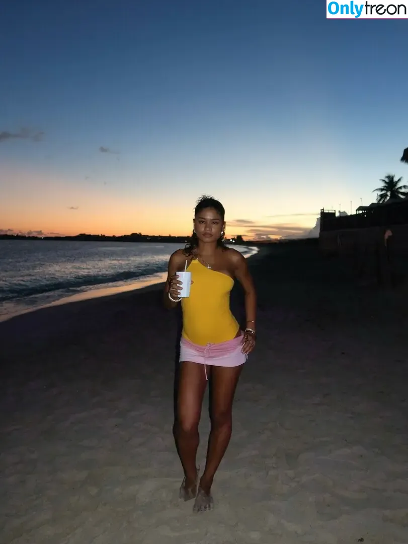 wahyne nude photo #0060 (beachhappy / wahyne_)