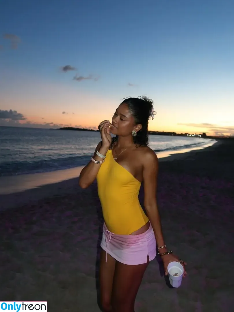 wahyne nude photo #0062 (beachhappy / wahyne_)