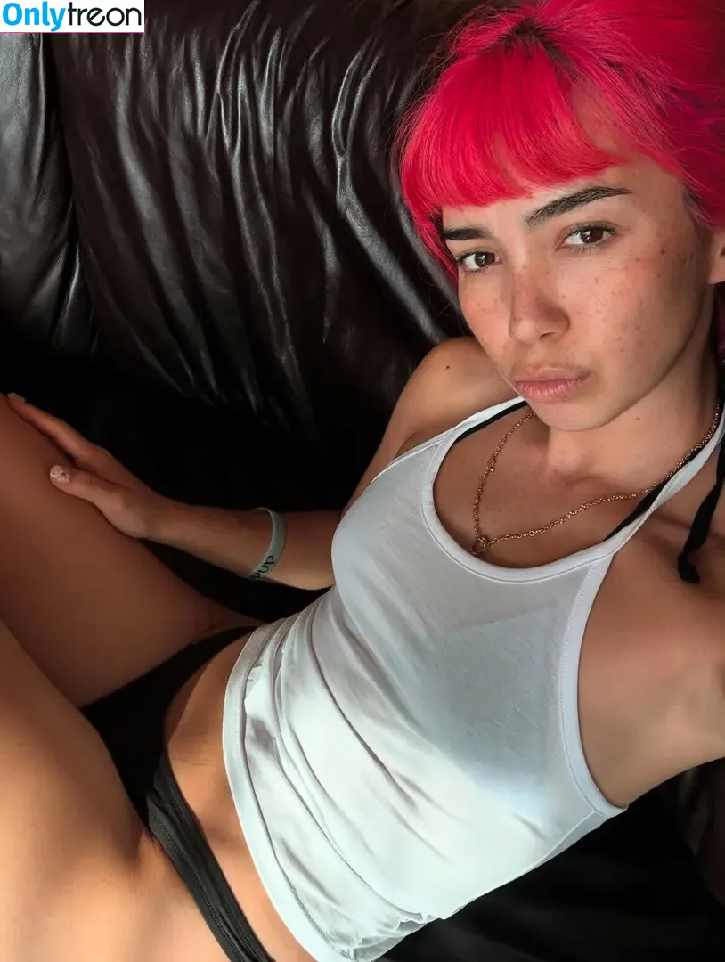 Wallice nude photo #0018 (Wallice)