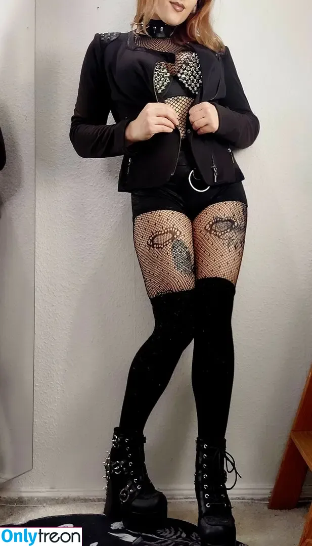 Walpurrga nude photo #0003 (Walpurrga)