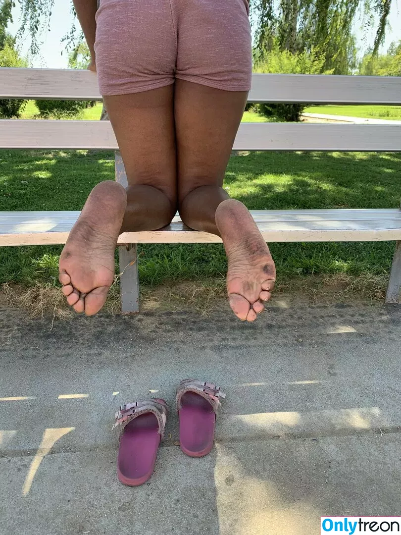 waveysolezz nude photo #0027 (wavey.soles)