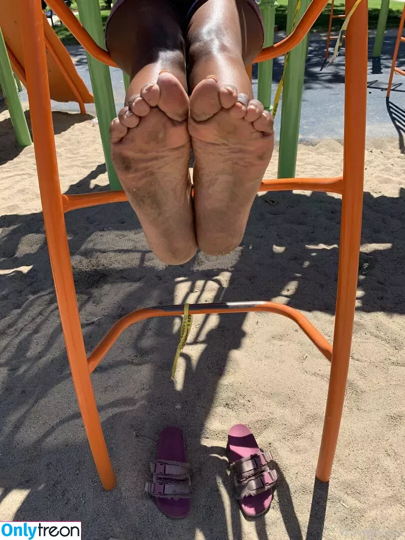 waveysolezz nude photo #0030 (wavey.soles)