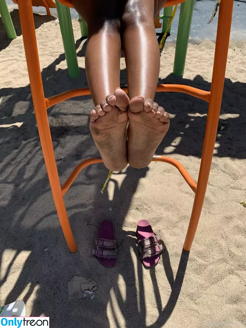 waveysolezz nude photo #0031 (wavey.soles)