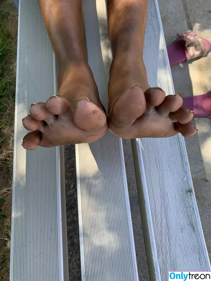 waveysolezz nude photo #0042 (wavey.soles)