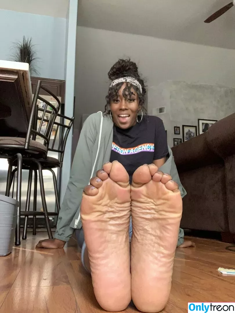 waveysolezz nude photo #0065 (wavey.soles)