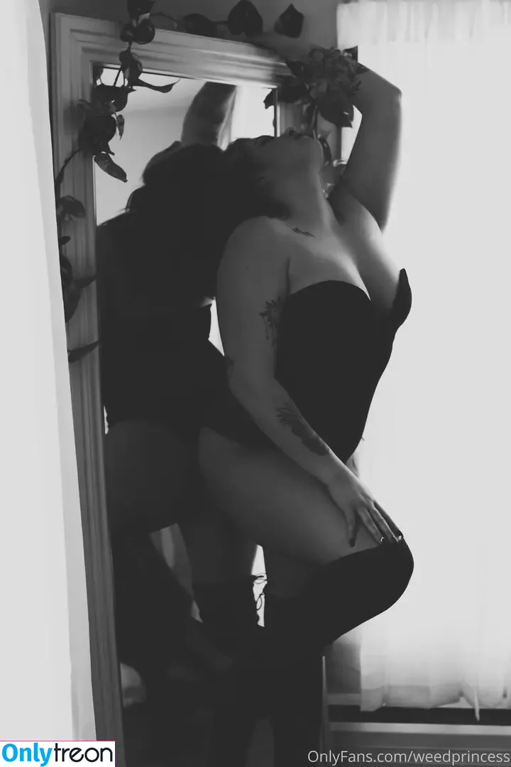 weedprincess nude photo #0011 (_.weedprincess._)
