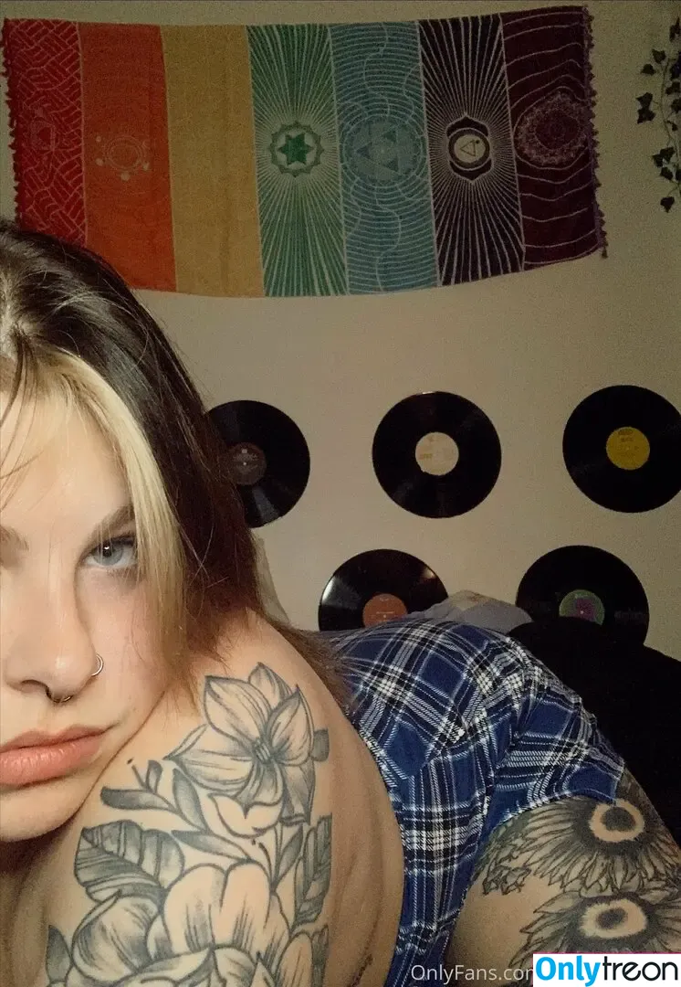weedprincess nude photo #0041 (_.weedprincess._)
