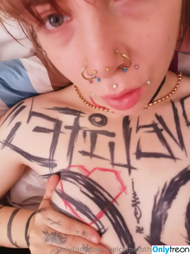 welcometothesewerfree nude photo #0172 (touchedbyheartlyss)