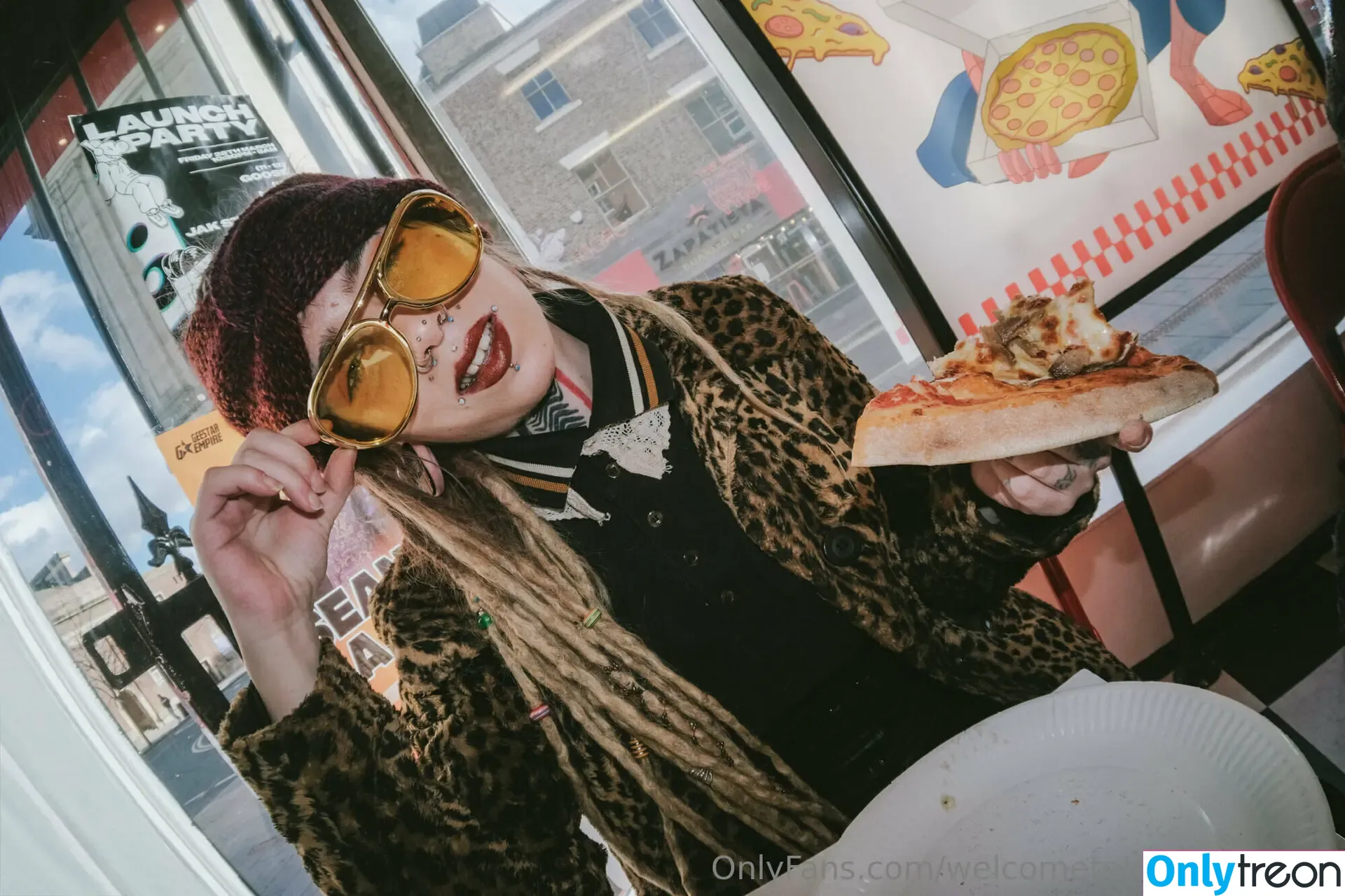 welcometothesewerfree голая photo #0200 (touchedbyheartlyss)