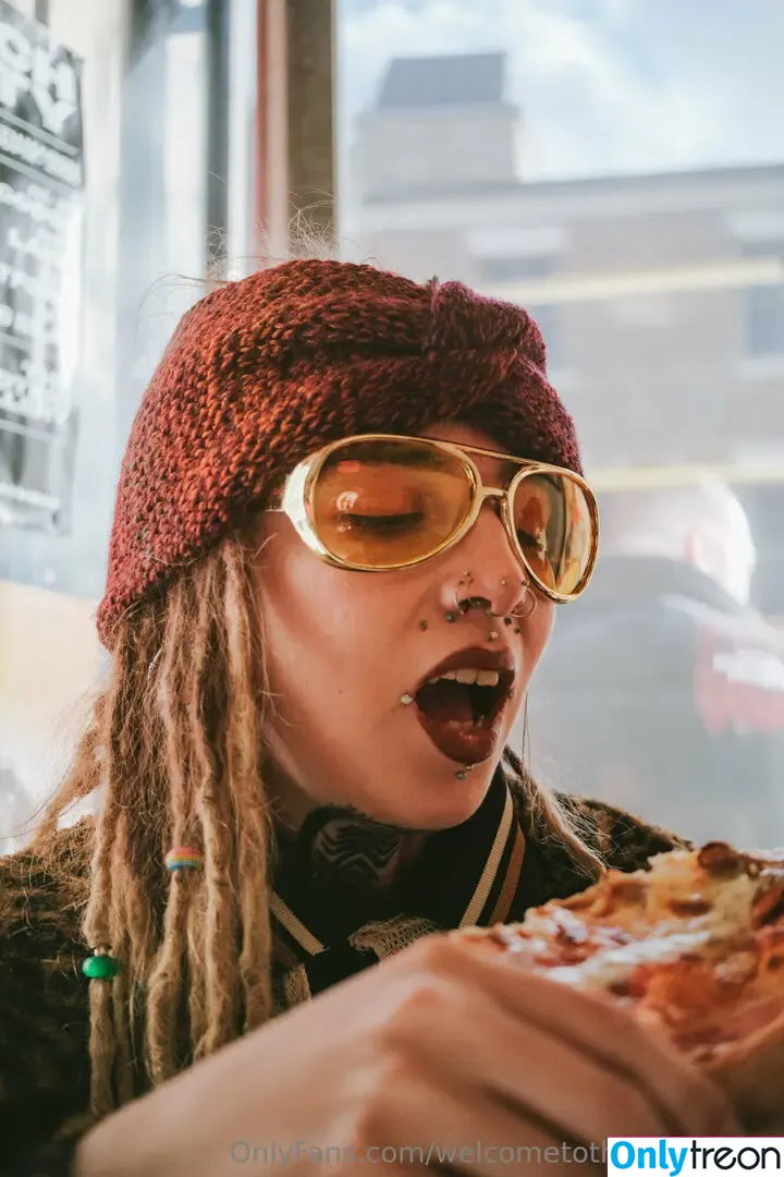 welcometothesewerfree голая photo #0201 (touchedbyheartlyss)