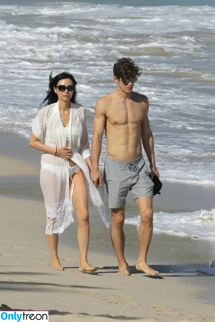Wendi Deng Murdoch nude photo #0009 (wendimurdoch)