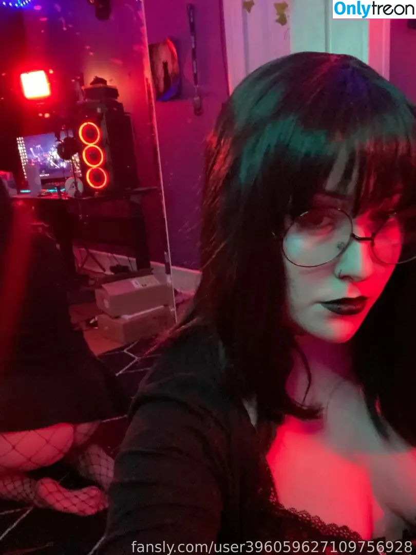 WhisperingPizza ASMR nude photo #0025 (LunaEclipseASMR / iwhispertopizza)