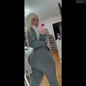 WhiteGirlRoseee / THICC Albanian фото голая #0018