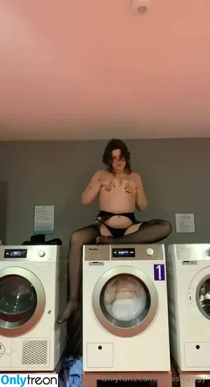 whoismeggy / whoisjiggyy nude photo #0014