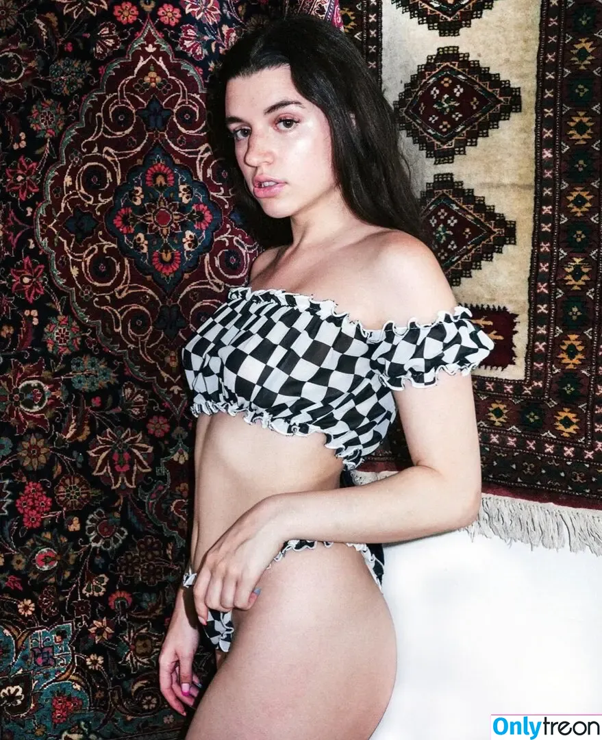 Whoissheiloveher nude photo #0002 (Whoissheiloveher)