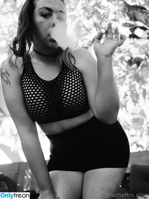whothefkis.alice / whothefkis_____ nude photo #0020
